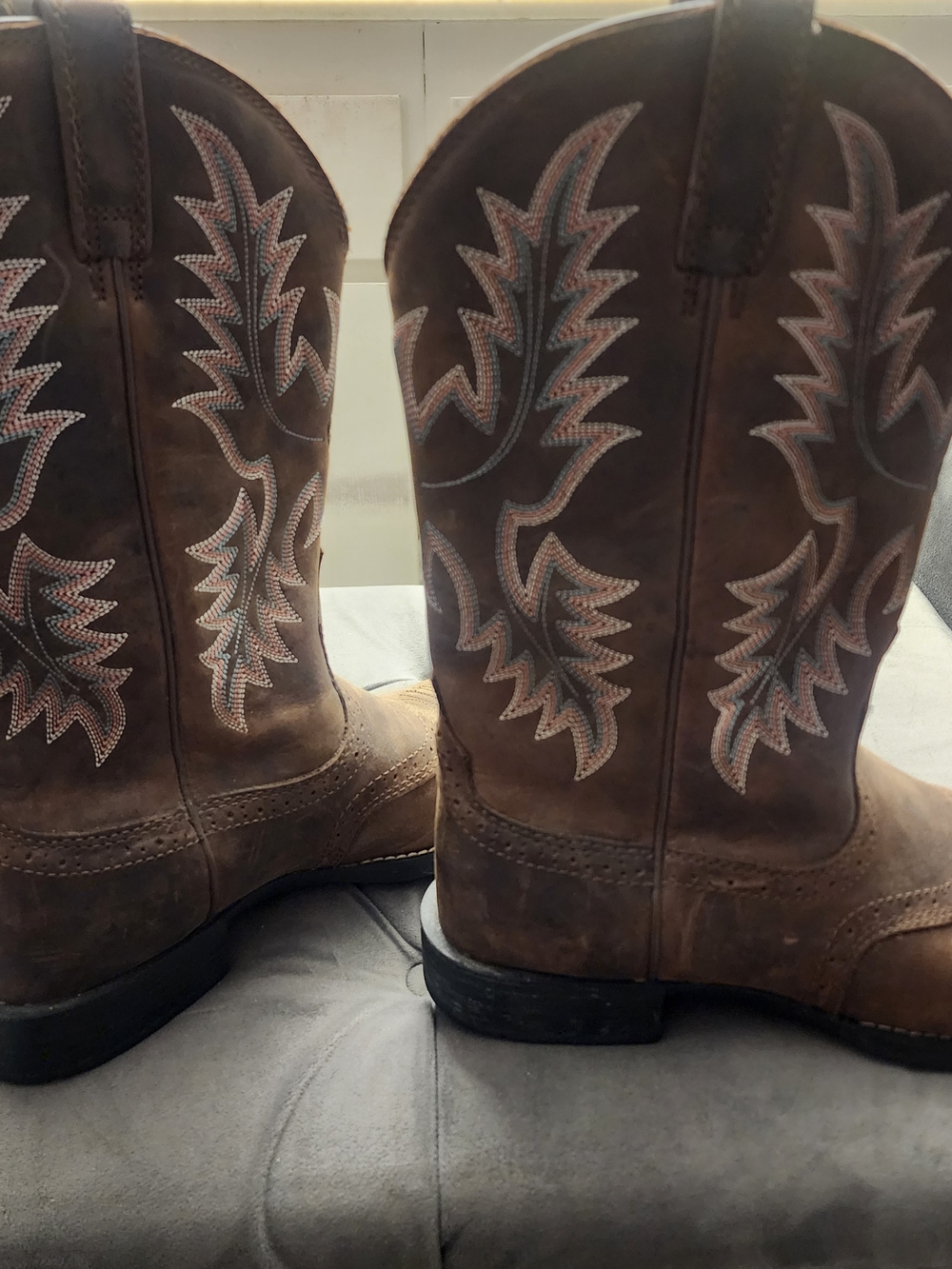 COWBOY BOOTS Tony Lama Brown Leather Western Boots with White Embroidery